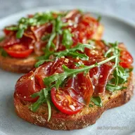 Bocadillo de Pan Cristal con Tomate: Jam&oacute;n y AOVE