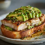 Bocadillo Gourmet de Lomo y Aguacate: Toque de Autor