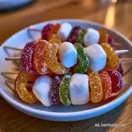 Brochetas de Gominolas Comuni&oacute;n: Coloridas y Divertidas